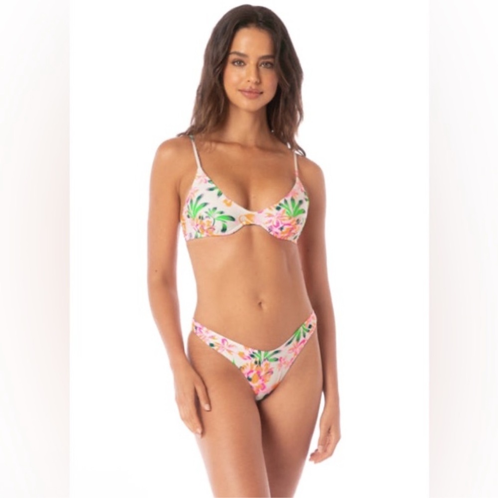 NWT Maaji Bubbly Blossom
Splendour Regular Rise Thin Side
Bikini - Picture 3 of 7